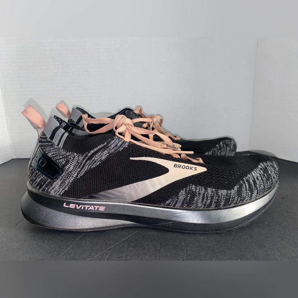 Brooks Levitate 4 Women's SZ 10 Med Running Shoes Black/Grey/Coral 1203351B041